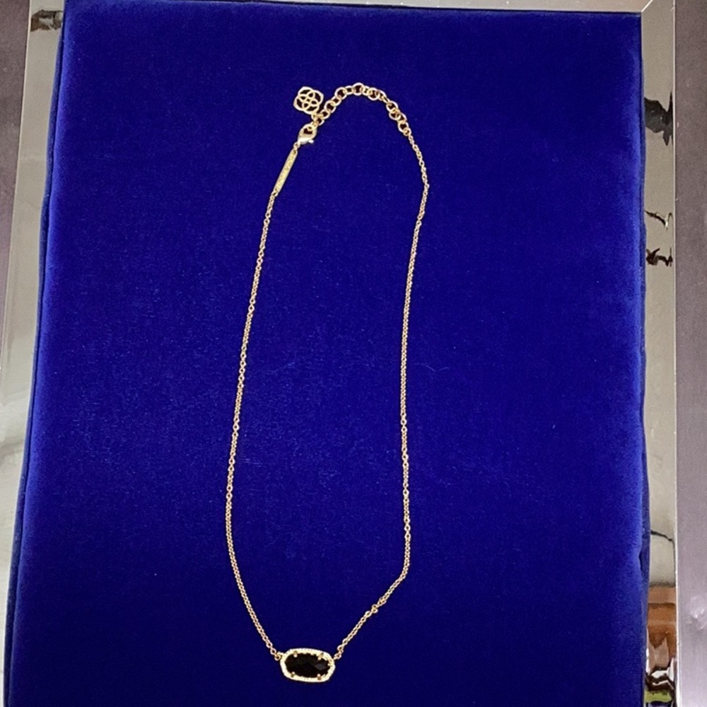 Kendra Scott necklace